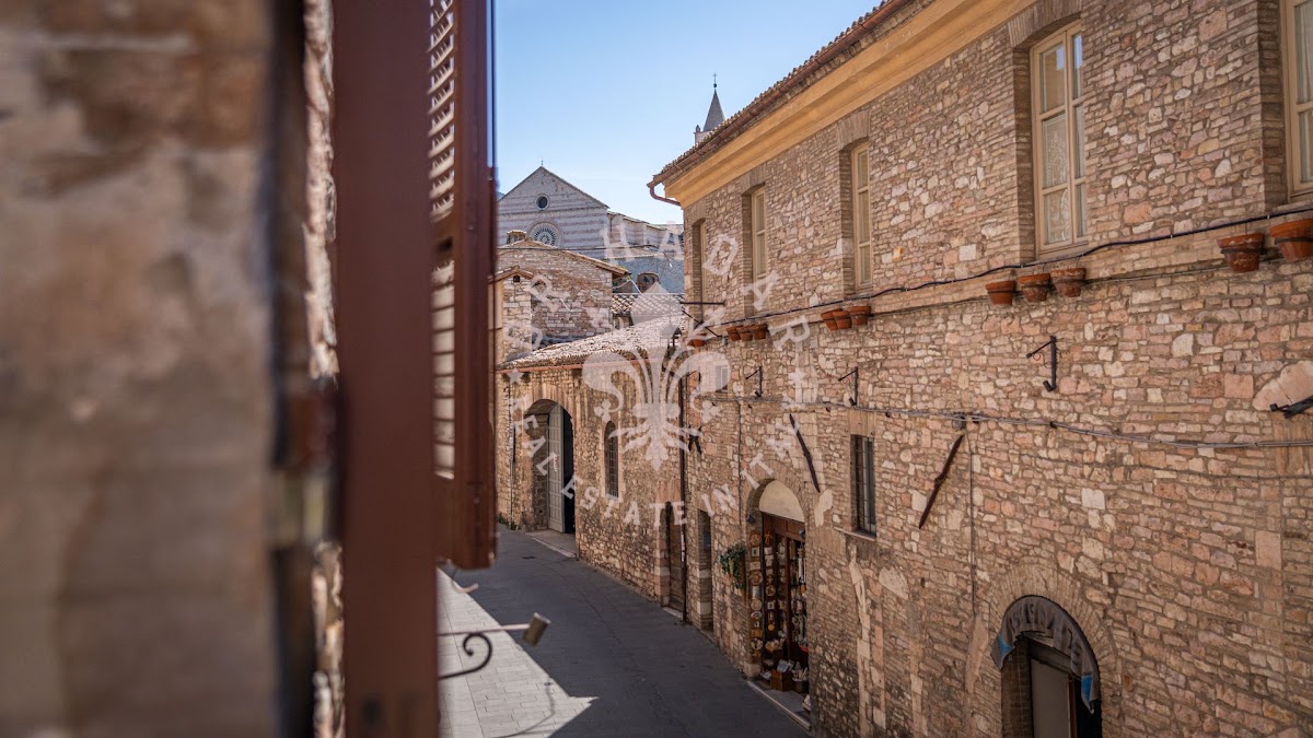 פלאצו דום רומנה (Palazzo Domus Romana) — 33