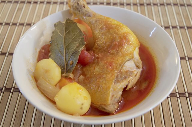 Gà Hầm Sốt Cà Chua Kiểu Thái