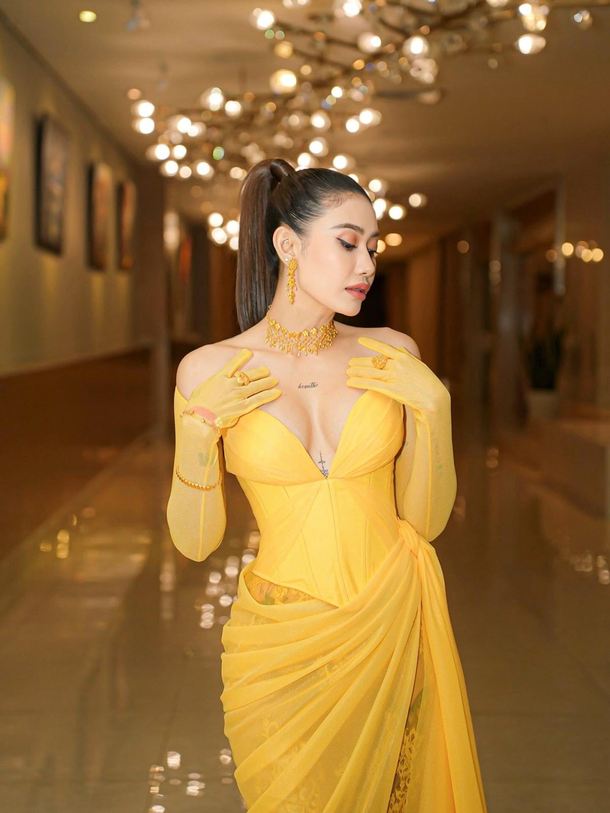 သင်ဇာဝင့်ကျော် - Thinzar Wint Kyaw - Sexy Model and Actress