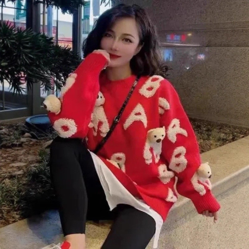 Soft knitted sweater with detachable bear motif