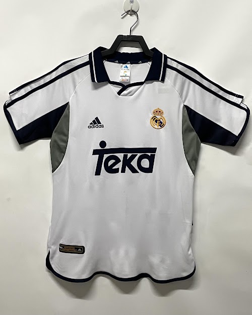 Equipación local del Real Madrid 2000-01.jpeg