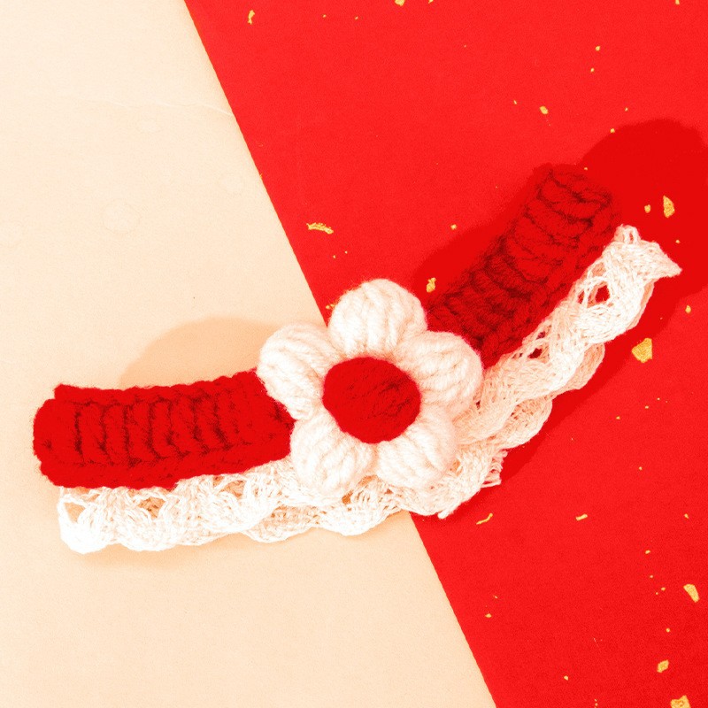 Hand-knitted neckerchief for cats
