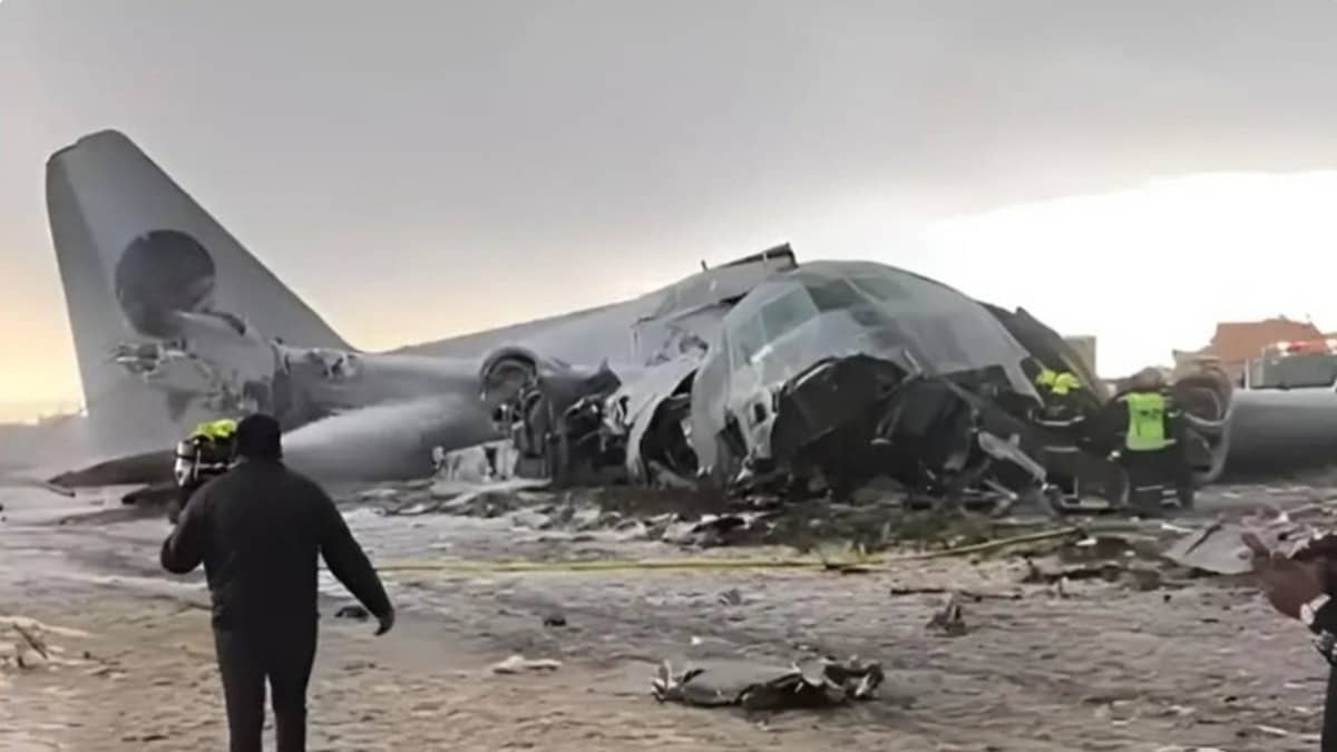 Bolivian Air Force Plane Crashes on Busy El Alto Road, Several Killed