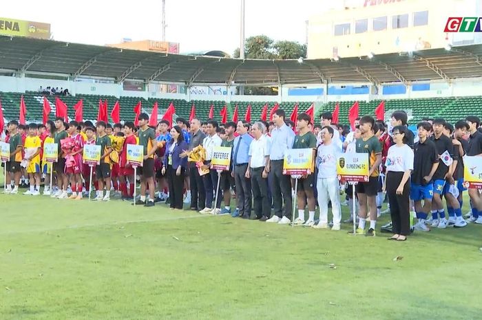 Ấn tượng khai mạc Festival Bóng đá Quốc tế U14 Gia Lai 2026 - Báo Gia Lai
