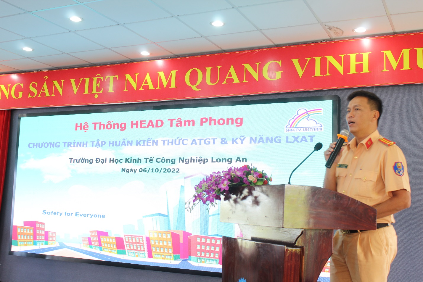 Trung tá Nguyễn Hữu Nghĩa – Đội trưởng Phòng Cảnh sát giao thông Công an tỉnh Long An thông tin về tình hình an toàn giao thông