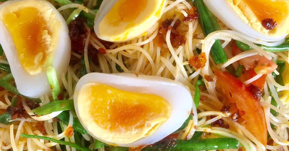 Mì xào trứng lòng đào