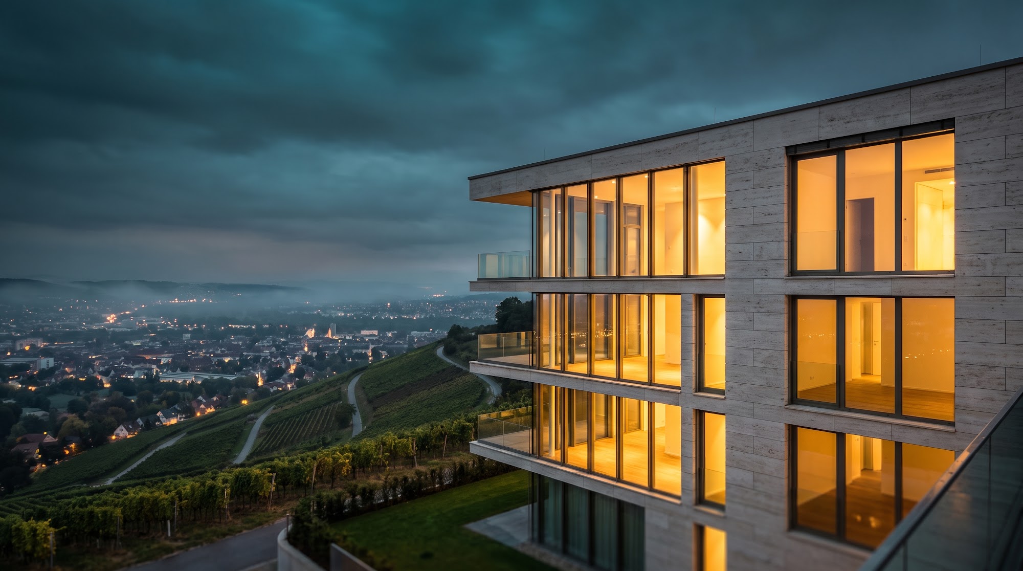 Moderne Immobilie in Stuttgart zur blauen Stunde