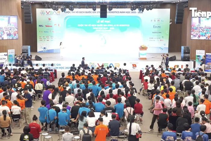 Bế mạc Chung kết VSAR 2026: Trải nghiệm công nghệ đáng nhớ của hàng ngàn thí sinh - Chuyên trang Hoa Học Trò - Báo Tiền Phong