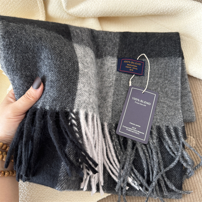 Classic checkered scarf made from cashmere-like material, 180x32 cm