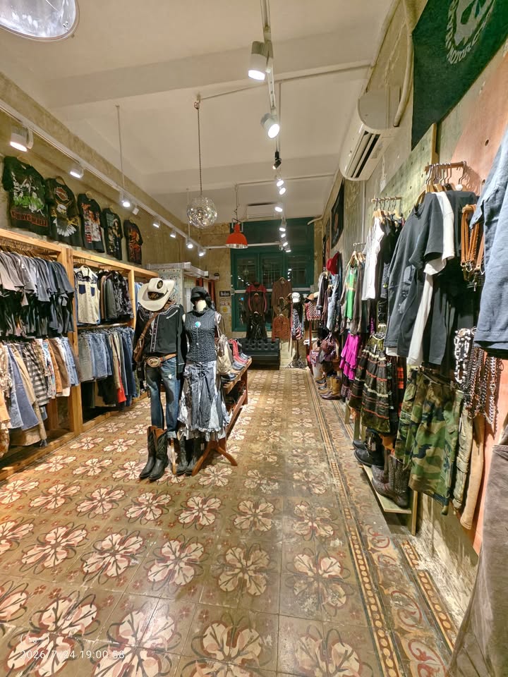 Discovering Vintage Hearts Thrift Shop in Saigon Hidden Gem