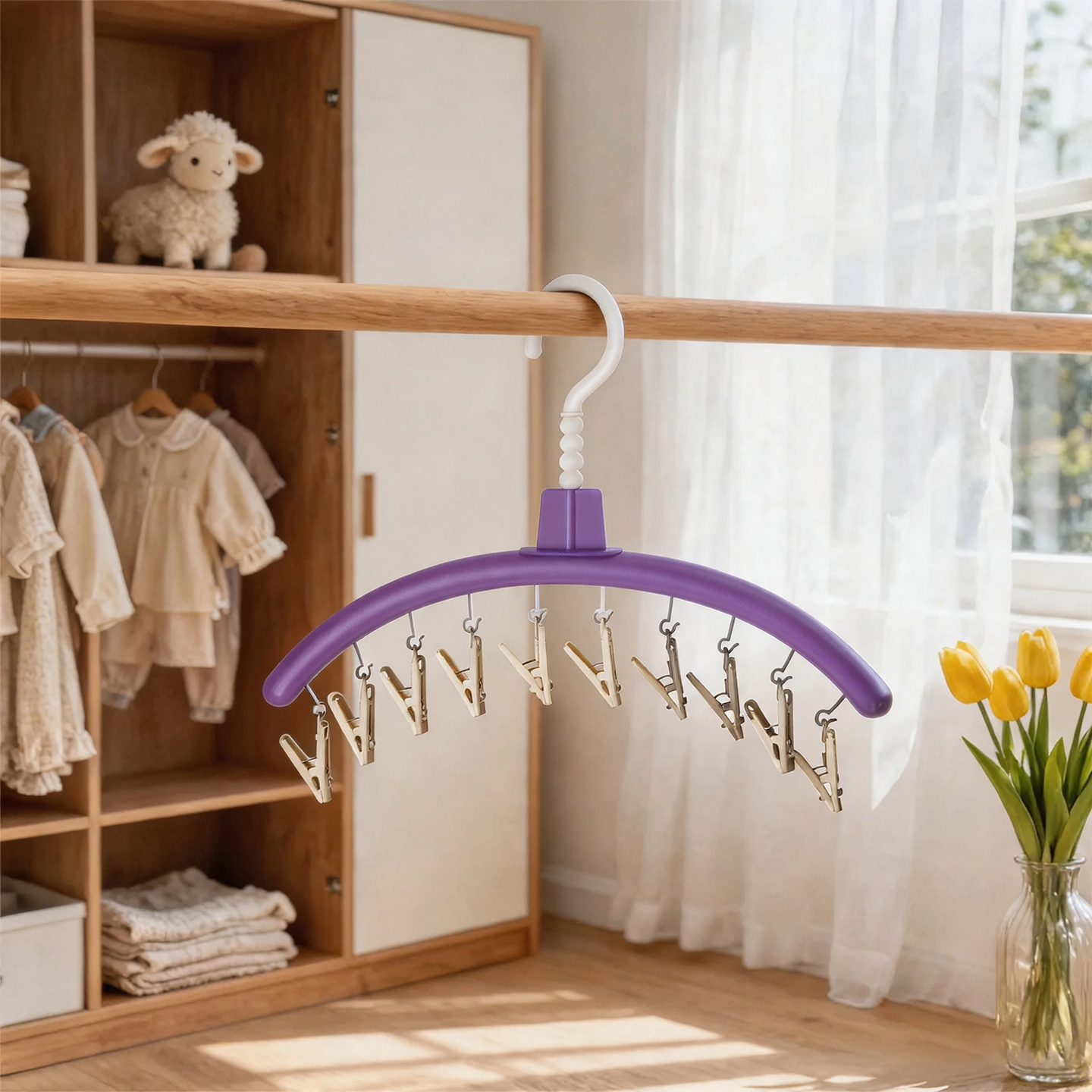 Clothes rack with clips, pumpkin design