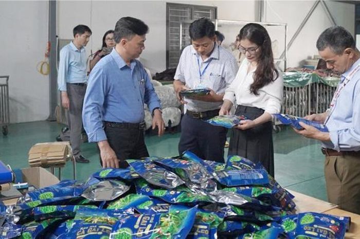 Hà Nội xử phạt nhiều cơ sở vi phạm quy định về an toàn thực phẩm - Đài Phát thanh và truyền hình Hà Nội