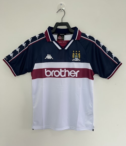 Equipación de visitante del Manchester City 1997-98.jpeg