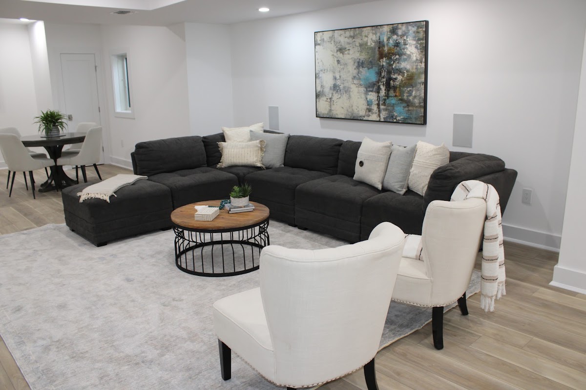 Living/Family Rooms image