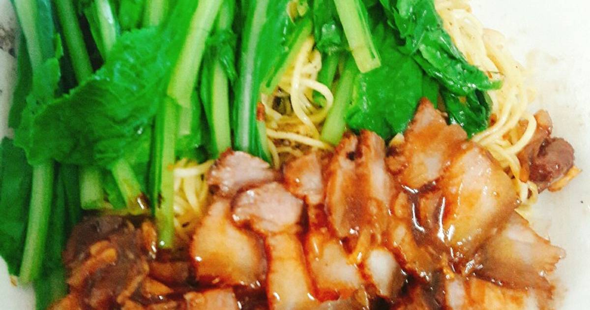 Ăn sáng với mì khô xá xíu