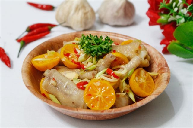 Chân Gà Ngâm Sả Tắc Trắng Giòn