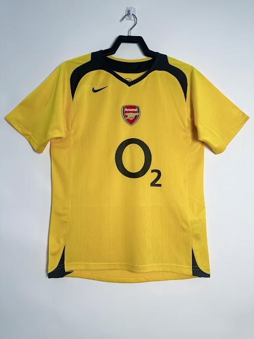 Equipación visitante del Arsenal 2005-06.jpeg