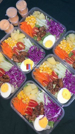 Cô Gái Bí Ẩn Trong Chiếc Xe