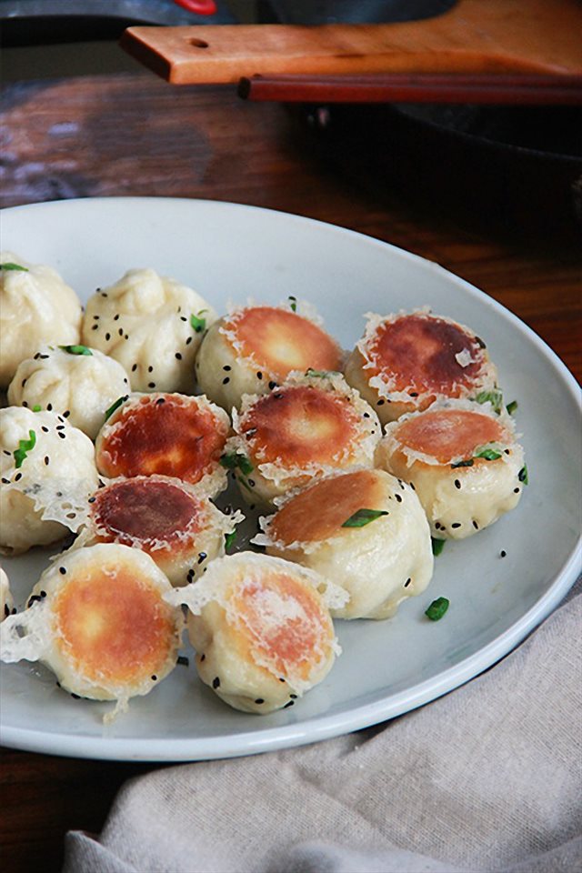 Bánh Bao Rang Mè
