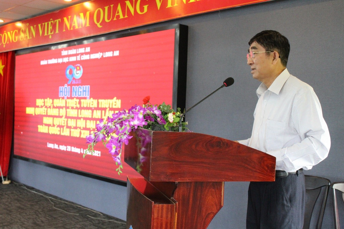 Đ/c Huỳnh Văn Xê – Phó Bí thư Đảng ủy – Phó Hiệu trưởng triển khai Nghị quyết