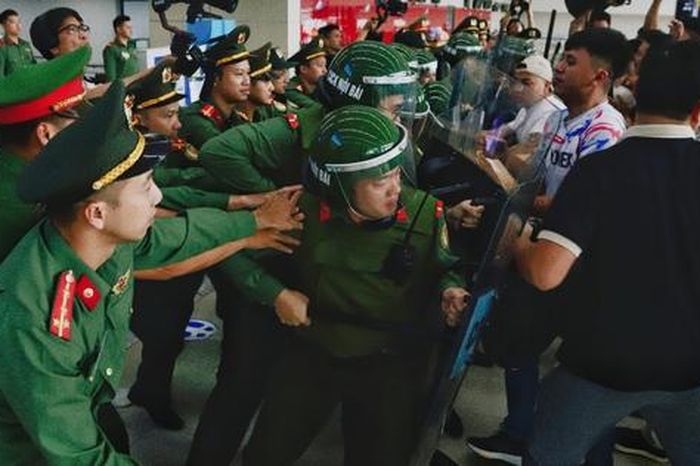 Diễn tập xử lý tình huống khẩn nguy an ninh sân bay - Báo Sức Khỏe &amp; Đời Sống