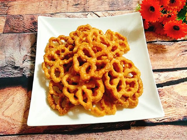 Bánh Nhúng Giòn Tan Ngọt Béo