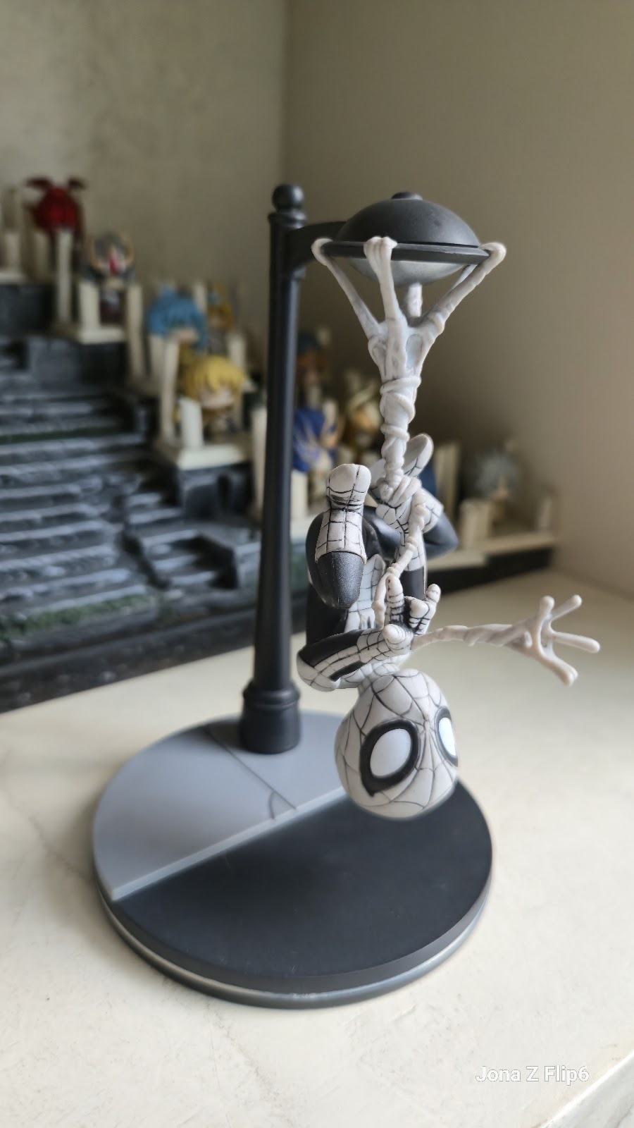 Figura Q-Fig de Marvel's Spider-Man por Quantum Mechanix Qmx Loot Crate Junio 2017 Exclusiva Variante Webslinger Noir