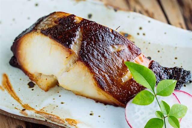 Cá Tuyết Nướng Sốt Miso Rượu