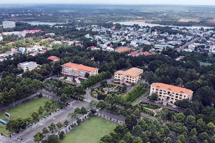 Bản tin BĐS 4/5: Đề xuất cơ chế gỡ vướng khi xử lý nhà, đất dôi dư do sáp nhập - Báo Xây Dựng