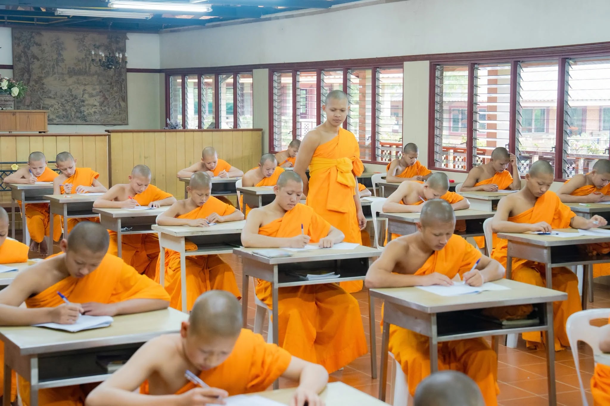 ภาพประกอบ บรรยากาศสามเณรสอบแข่งขันวัดความรู้วิชาบาลี ครั้งที่ ๑