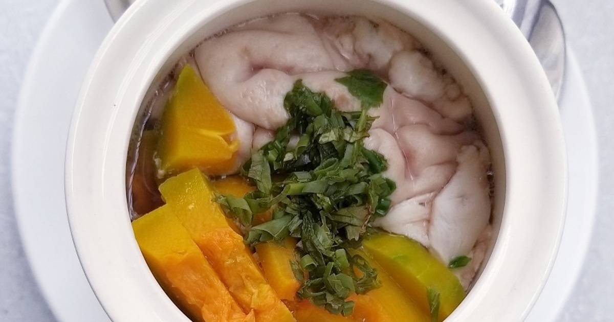 Óc heo chưng bí đỏ cho bé