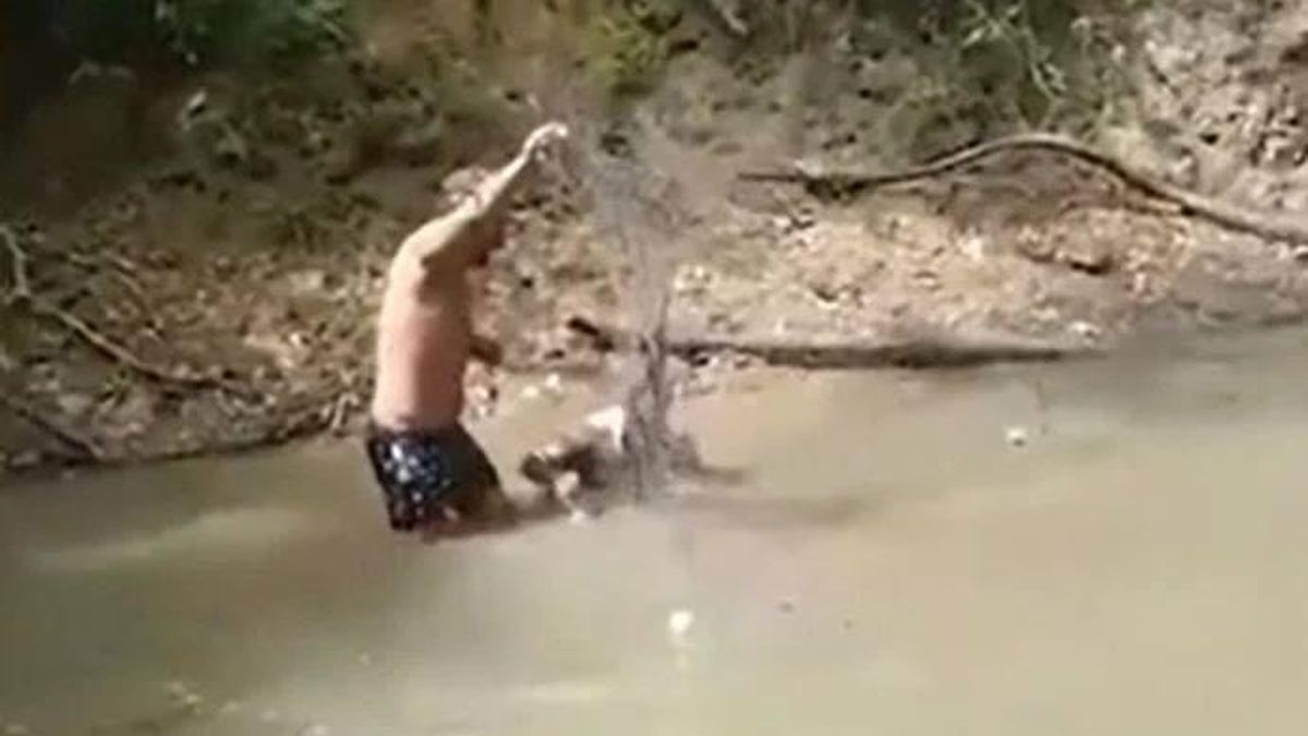 Dùng tay không bắt lươn điện, người đàn ông bị giật ngã xuống sông - Tạp chí Doanh Nghiệp Việt Nam