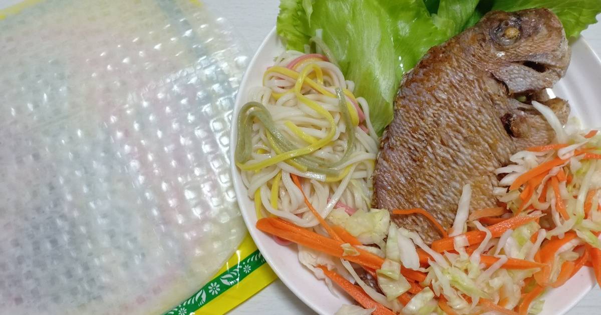 Cá chiên giòn cuốn bánh tráng