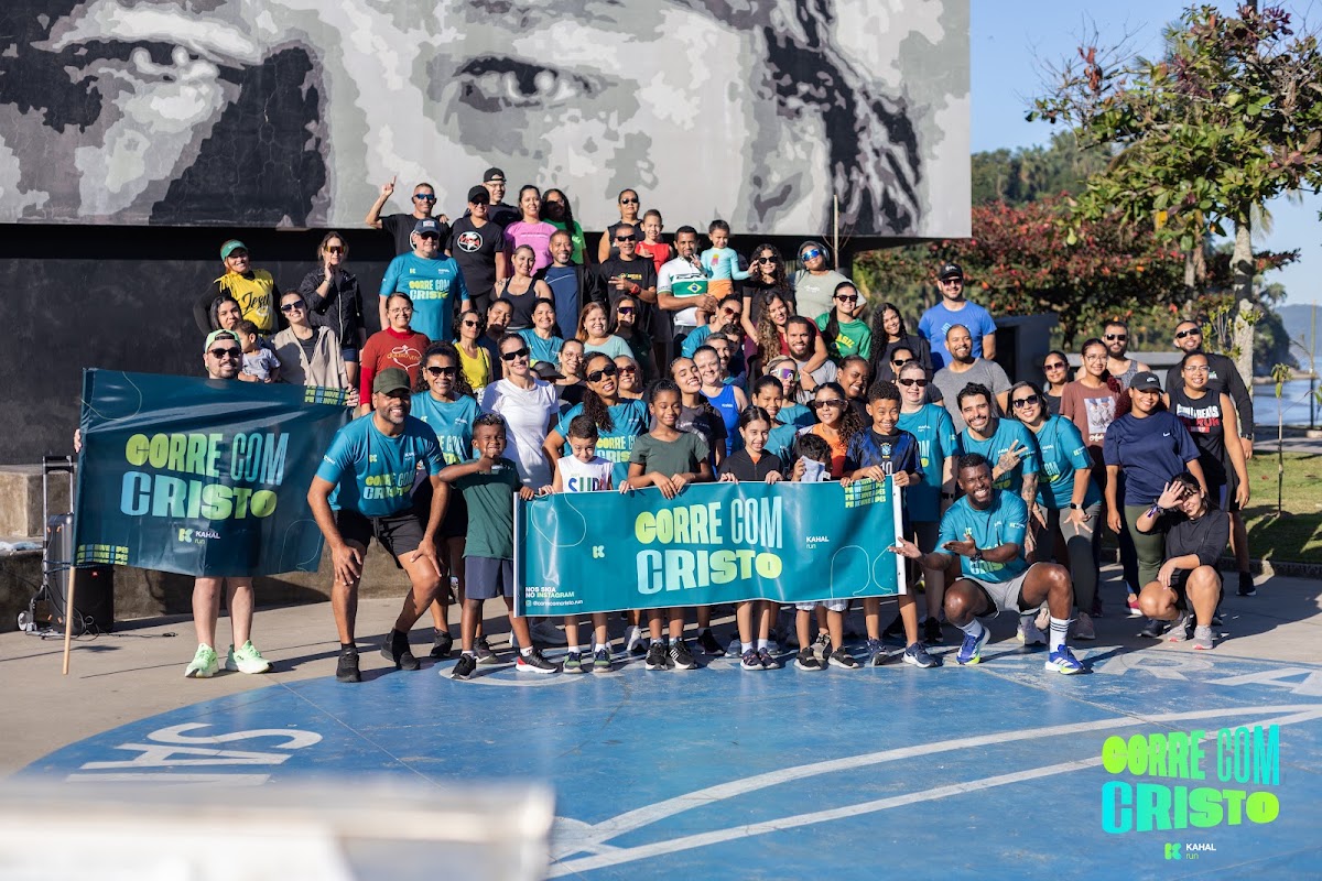 Foto oficial da 2ª edição com a bandeira Corre com Cristo