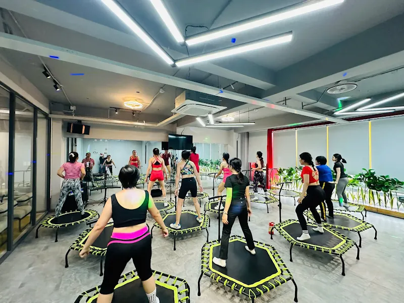 Không gian jumping 9