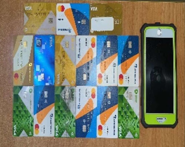Policía detiene en La Romana a hombre con 14 tarjetas bancarias robadas