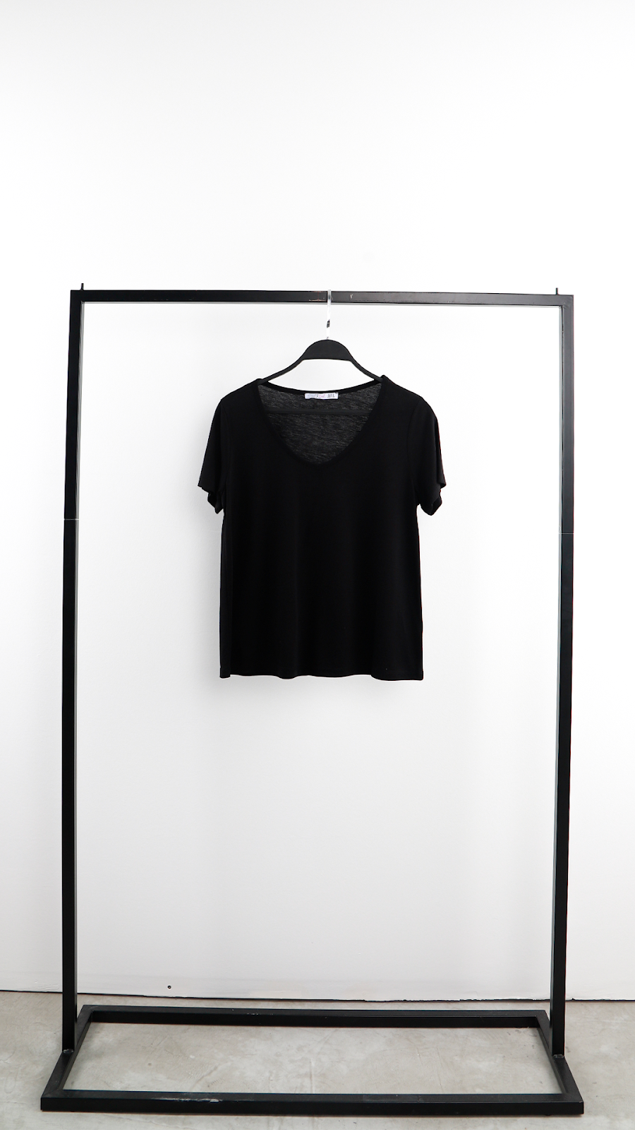 V YAKA T-SHIRT