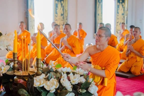 ภาพประกอบ ข่าวเกี่ยวกับนักเรียนตอนนี้มาแรง….เทศบาลตำบลบ่อหลวง โดยการนำของนายกเทศมนตรีประนอม  หล้าจู  ได้นำนักเรียนอนุบาล 9 โรงเรียน ในเขตตำบลบ่อหลวง มาทำกิจกรรมที่วัดบ้านขุน พระภิกษุ และพี่เ