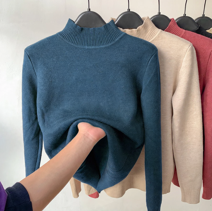 Women's sweater with stand-up collar and fleece lining