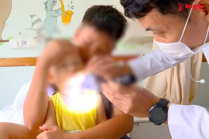 [Video] Bệnh tay chân miệng tăng 2,7 lần: Nhiều ca nhiễm chủng virus có nguy cơ gây biến chứng nặng - Báo Đồng Nai