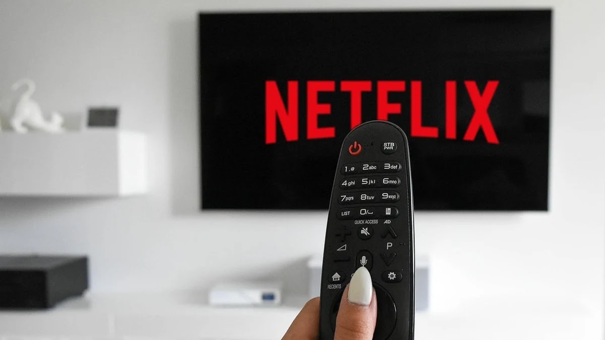 전통 방송사와 디지털 미디어의 수익 구조 비교