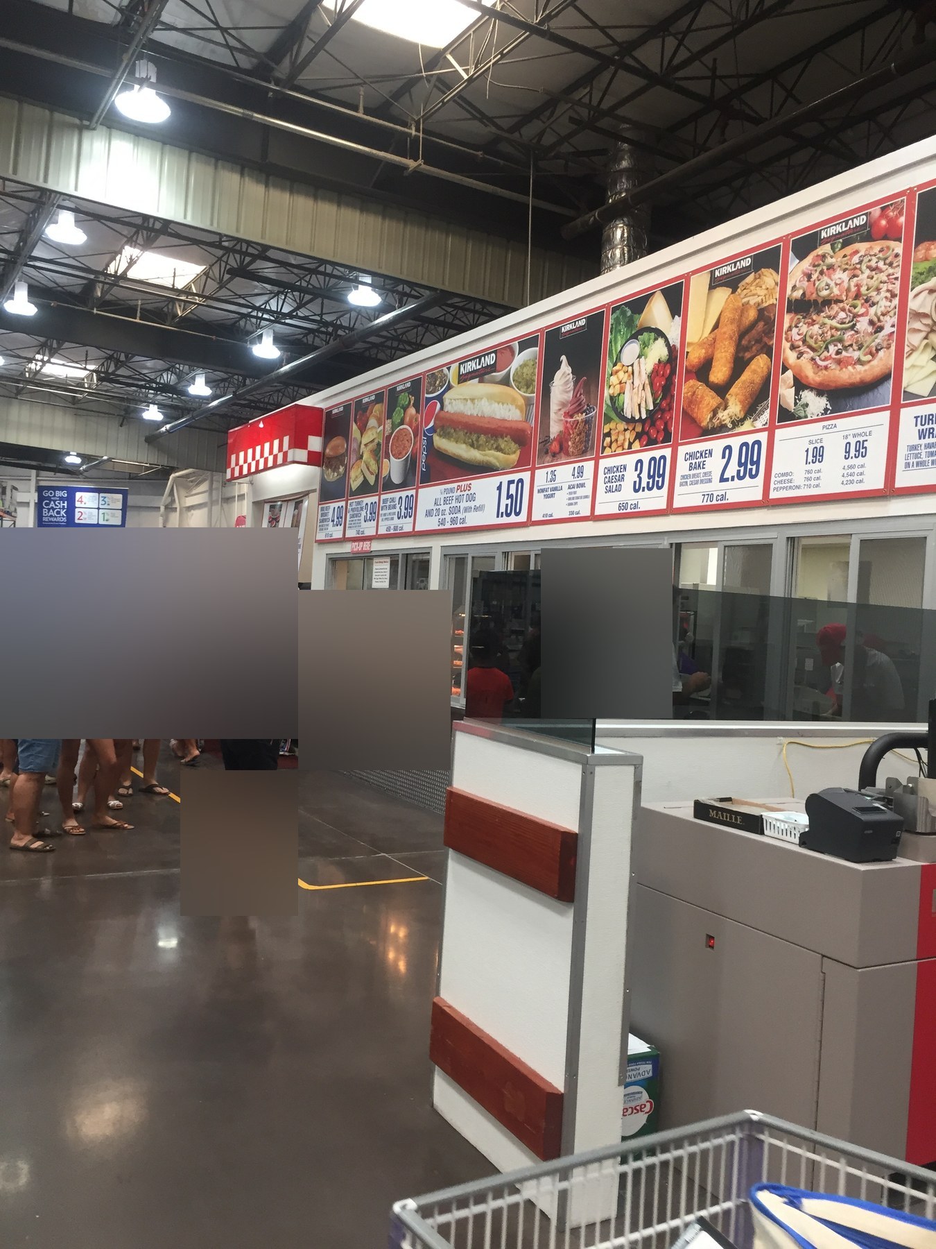 코스트코 푸드코트 메뉴판. 하와이 리조트 물가를 며칠 겪고 나면 이 가격표가 더 반갑습니다.