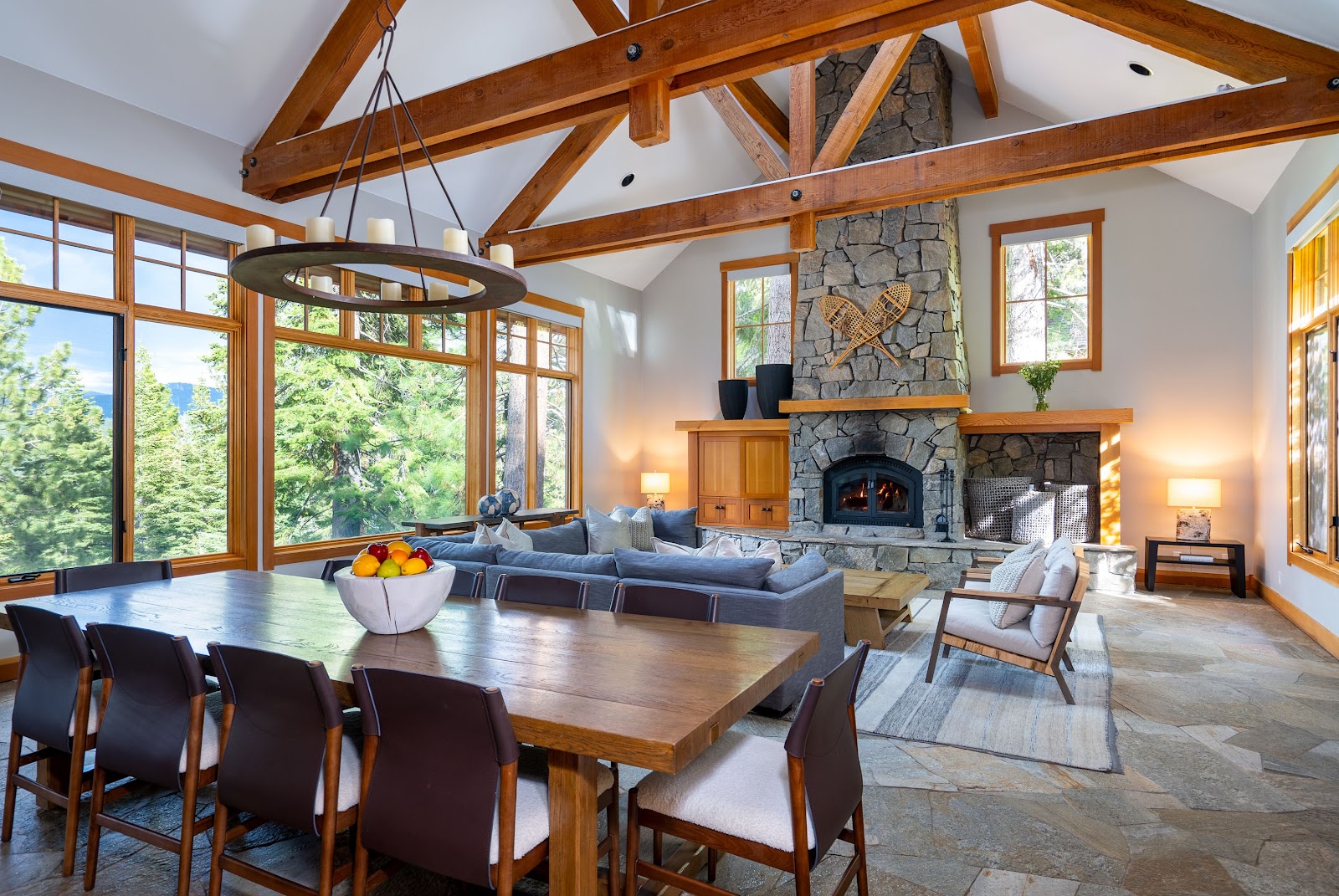 Truckee, California, USA — 4-Bed Villa With Fireplace 2