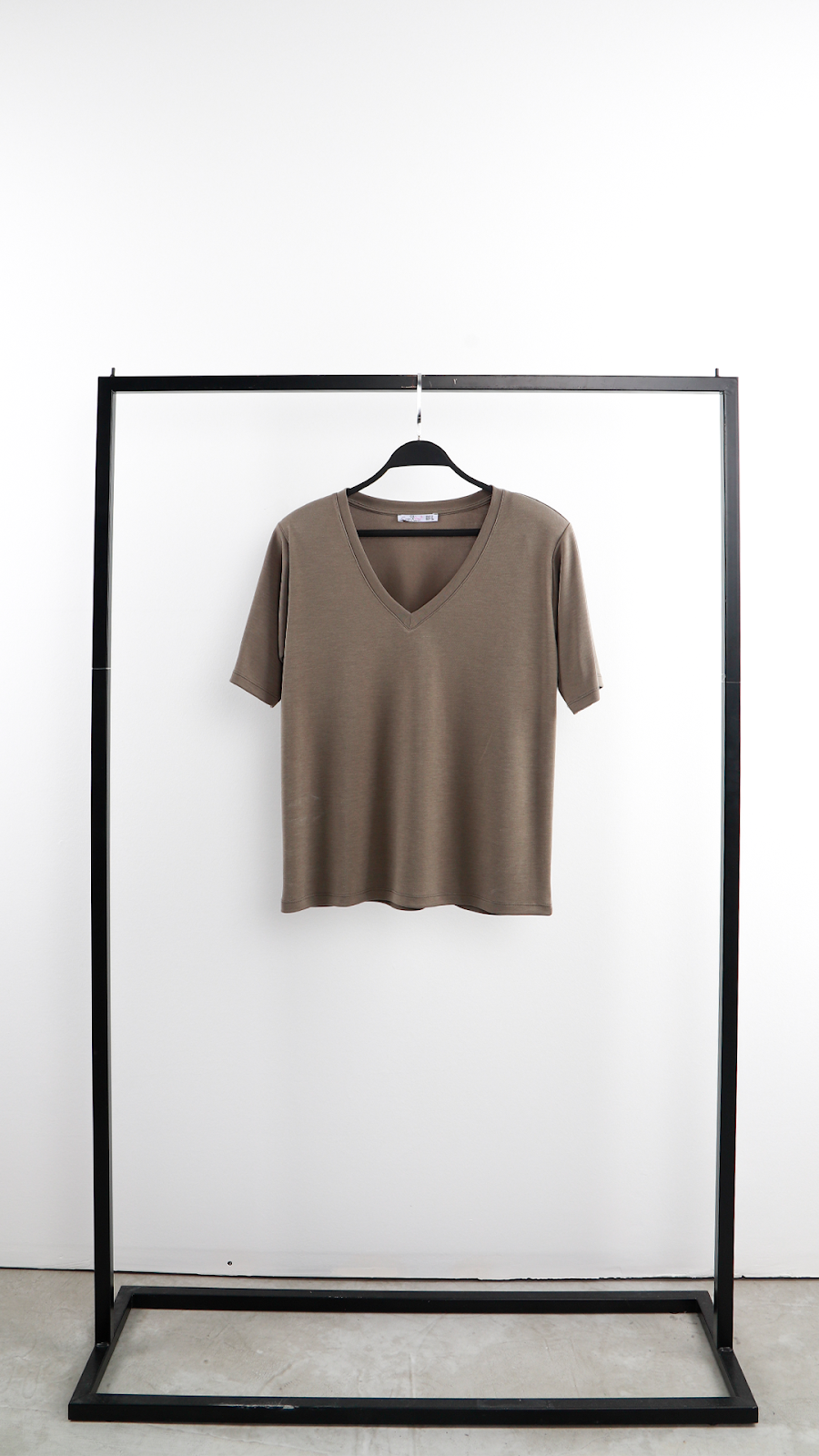 SALAŞ V YAKA T-SHIRT