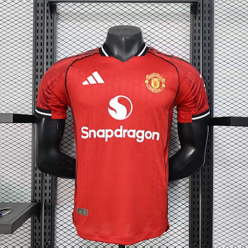 25-26 Manchester United Local.jpg