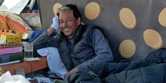 ৬ মাস পর কারামুক্ত সোনম ওয়াংচুক: লাদাখের অধিকার আদায়ে অনড় সেই ‘থ্রি ইডিয়টস’ হিরো