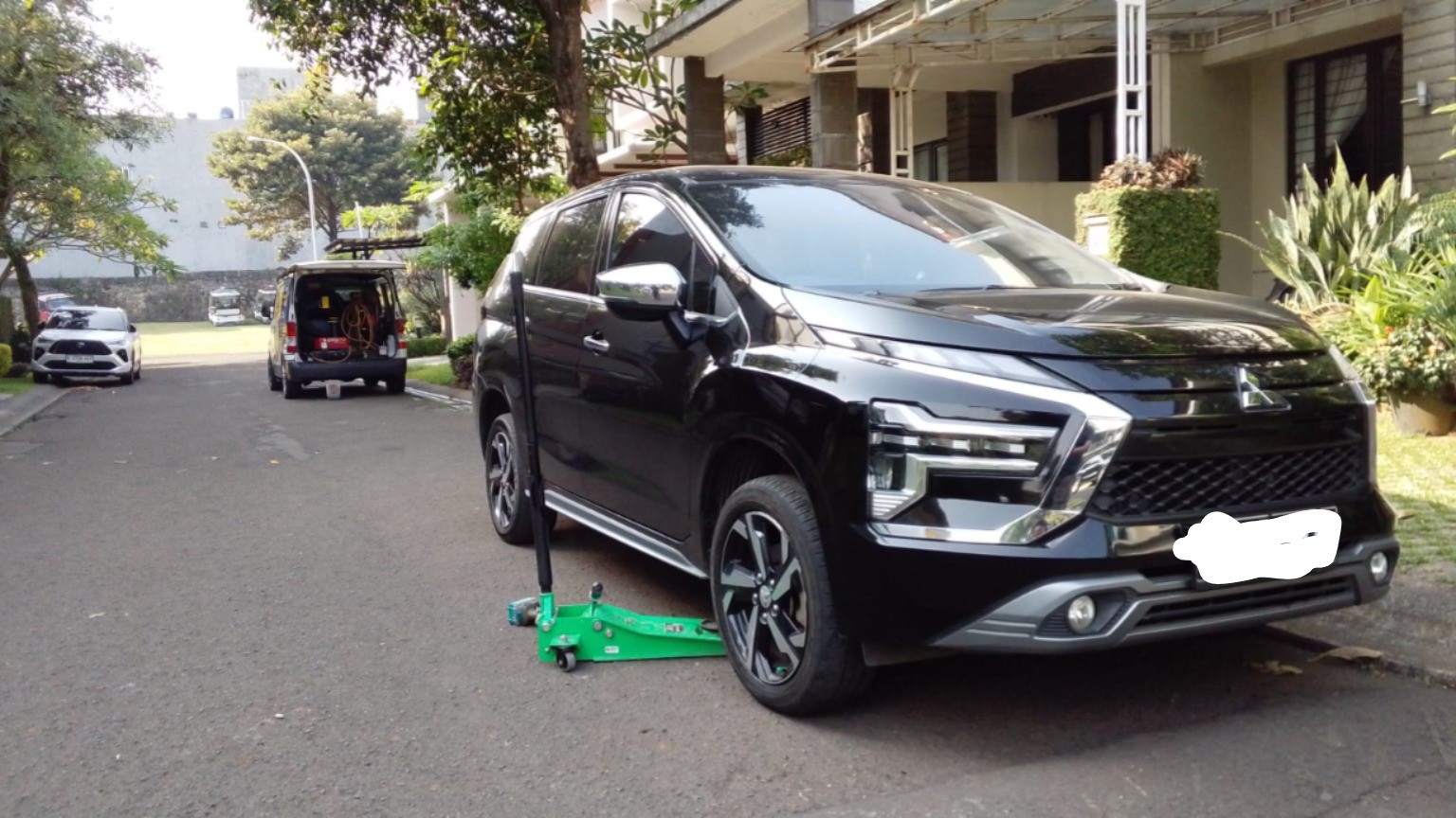 Dokumentasi Penanganan Darurat Lapangan Otomax x Otozip - Tambal Ban Mobil Panggilan Jakarta Selatan 24 Jam: Solusi Darurat Ban Bocor
