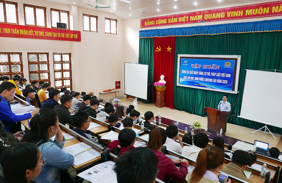 Khai mạc tập huấn công tác xuất nhập cảnh, cư trú, pháp luật Việt Nam cho Lưu học sinh nước CHDCND Lào năm 2020