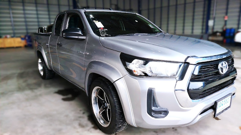 TOYOTA HILUX REVO