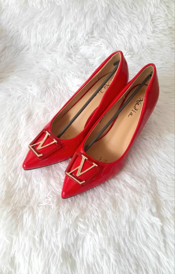 Red, pointed-toe pumps